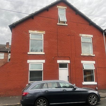 Simple Inn Wakefield Exterior foto